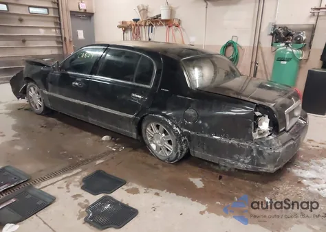 2011 Lincoln Town Car Executive L из США, поврежденный, VIN 2LNBL8EV9BX763072